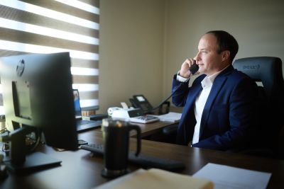 Erickson & Brooks professional speaking with a client